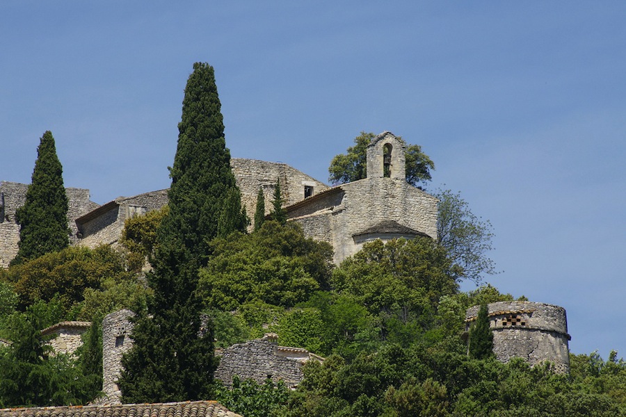 Vista de la capilla del palacio de la Roque sur Ceze. Una pena que no puedan visitarse ambos monumentos. Foto de chores.