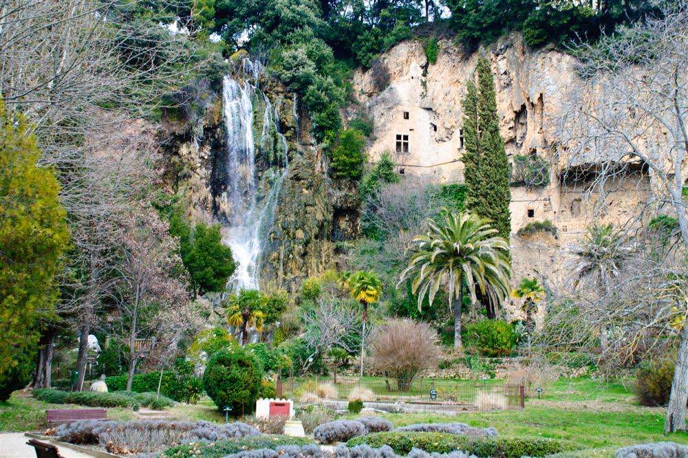 El jardín de Villecroze y las grutas